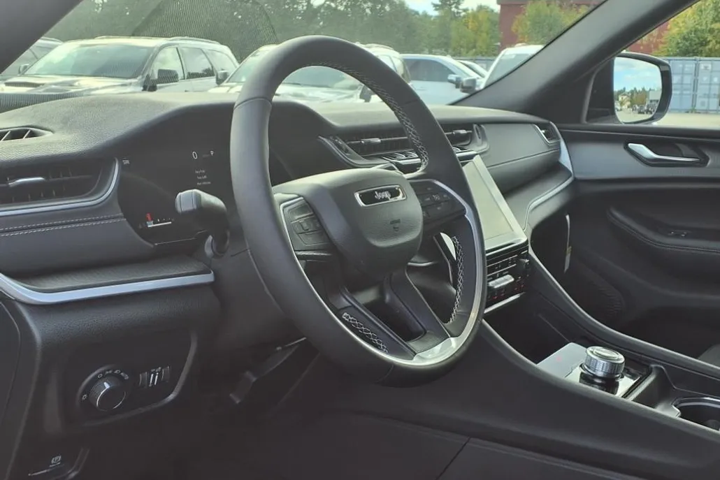 2025 Jeep Grand Cherokee Altitude X photo 1