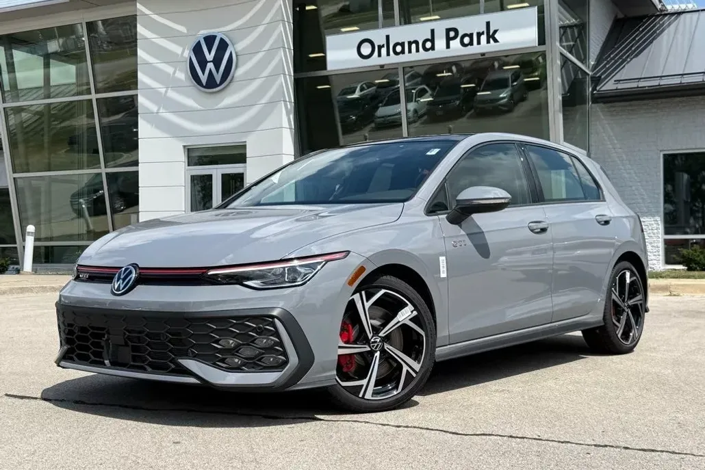 2025 Volkswagen Golf GTI SE photo 1