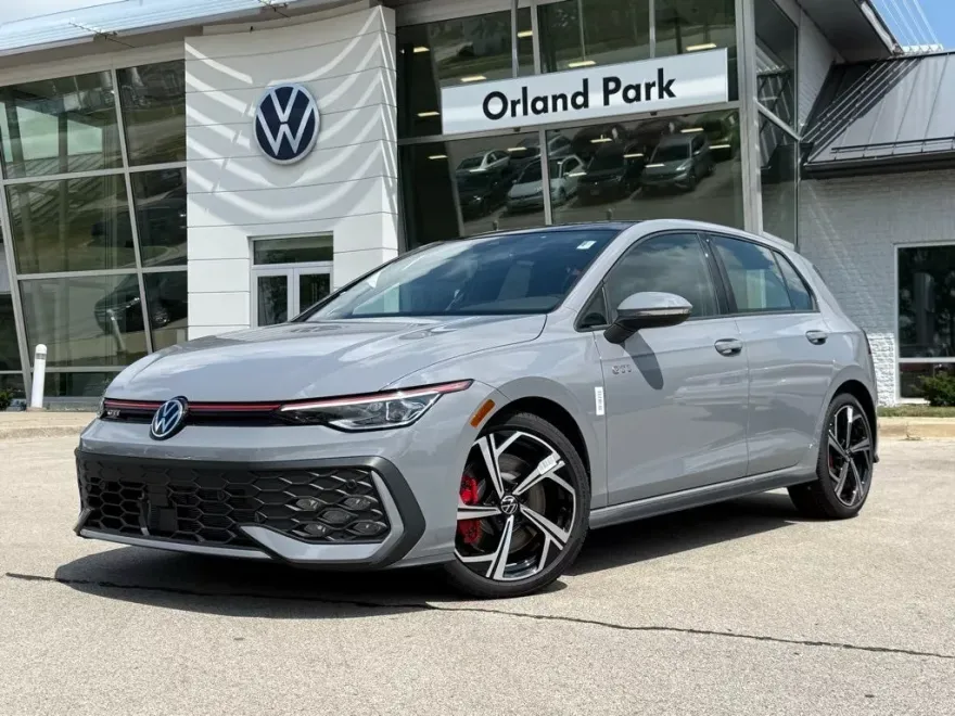 2025 Volkswagen Golf GTI SE photo 1