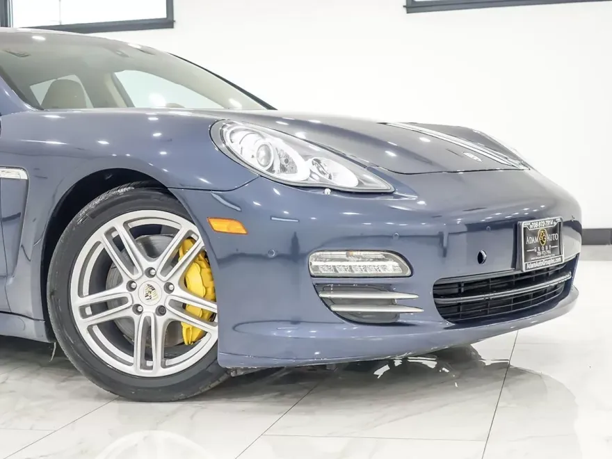 2012 Porsche Panamera 4 photo 1