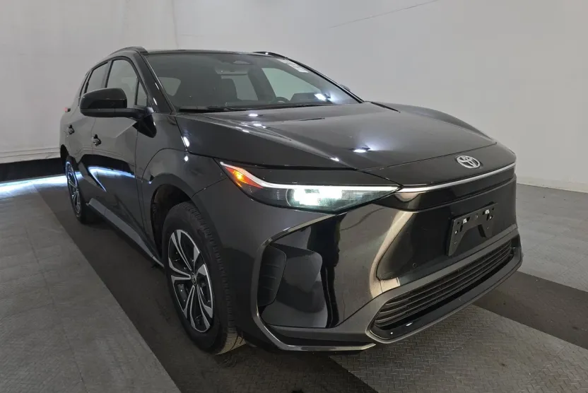 2023 Toyota bZ4X XLE photo 1