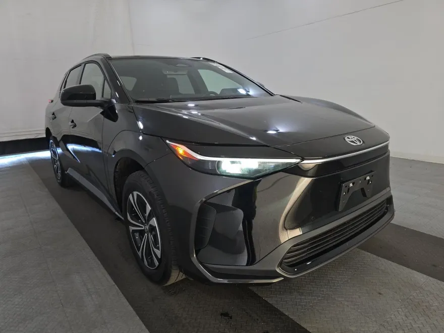 2023 Toyota bZ4X XLE photo 1
