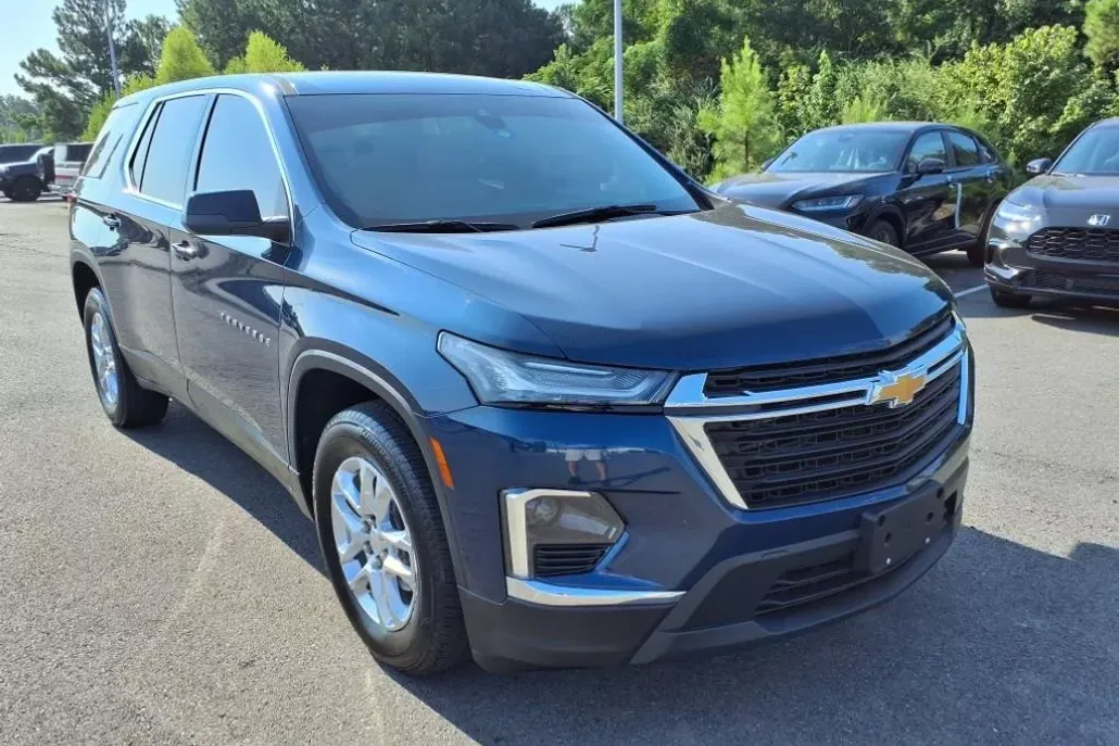 2023 Chevrolet Traverse LS photo 1