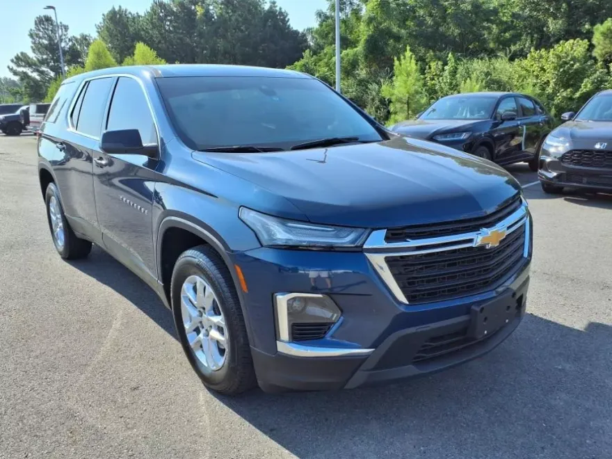 2023 Chevrolet Traverse LS photo 1