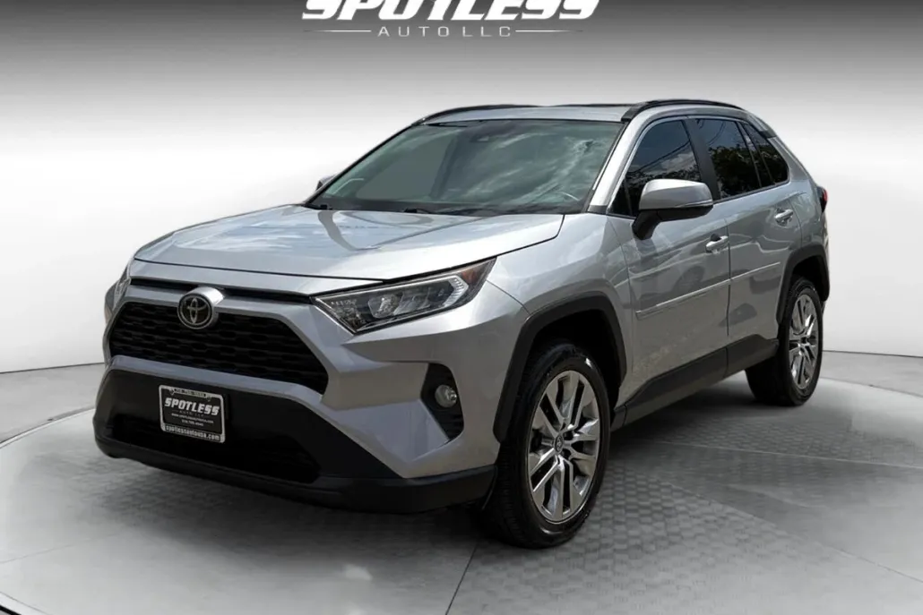 2019 Toyota RAV4 XLE Premium photo 1