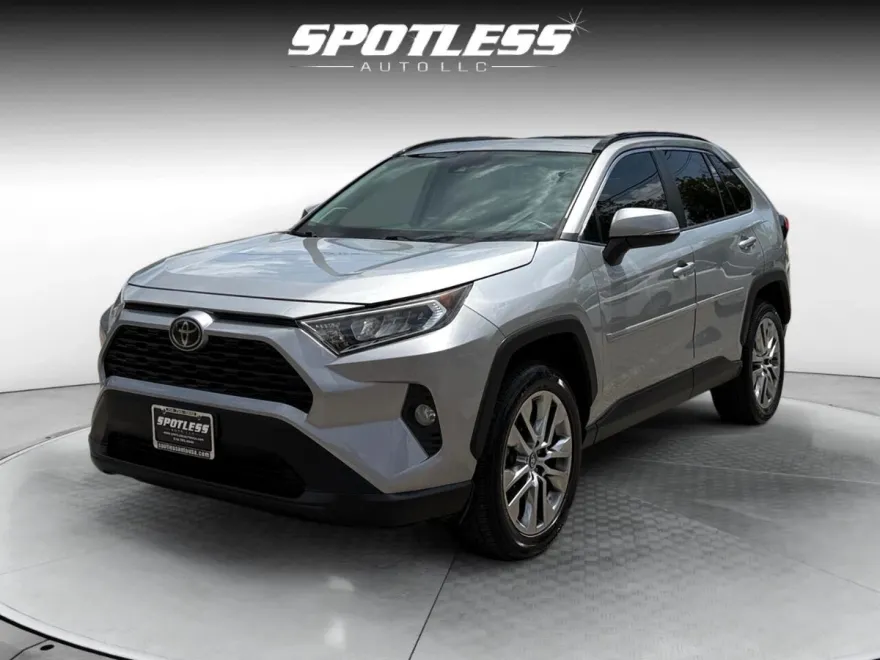 2019 Toyota RAV4 XLE Premium photo 1