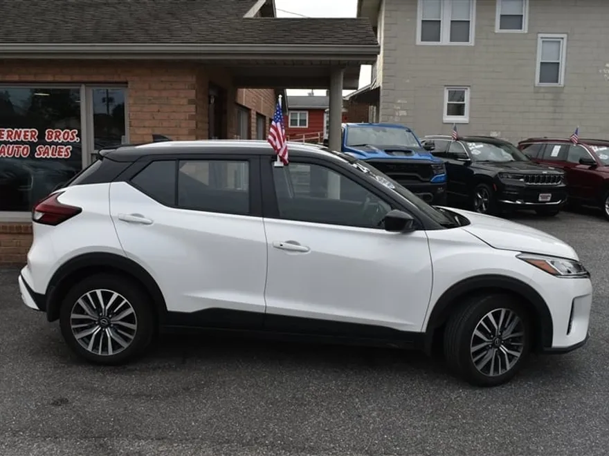 2024 Nissan Kicks SV photo 1