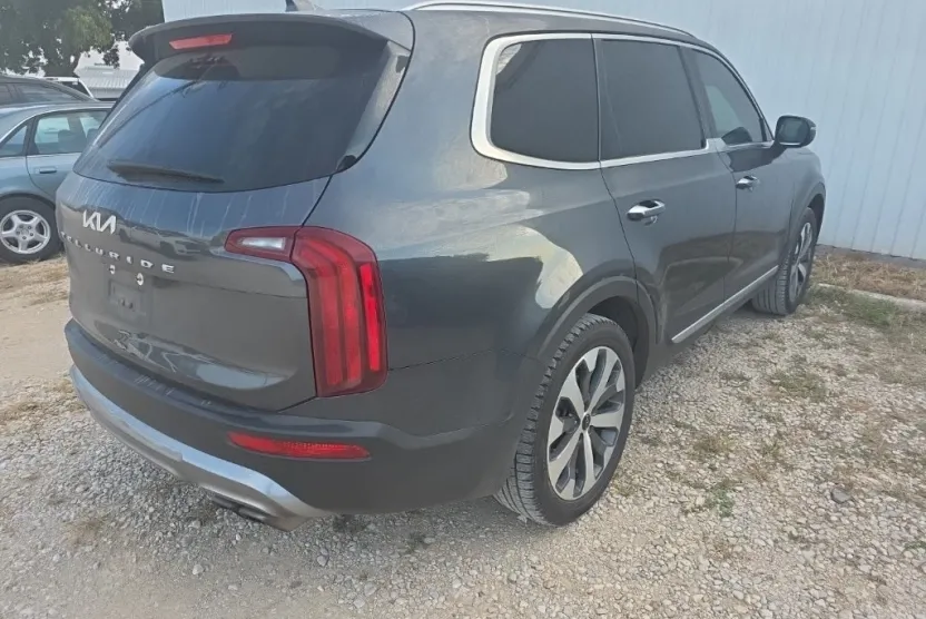 2022 Kia Telluride S photo 1