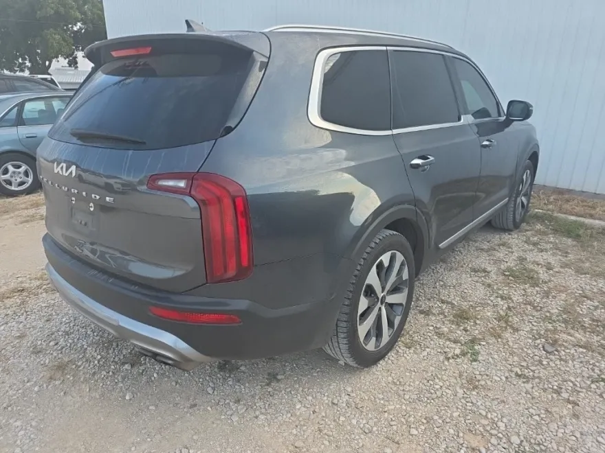 2022 Kia Telluride S photo 1