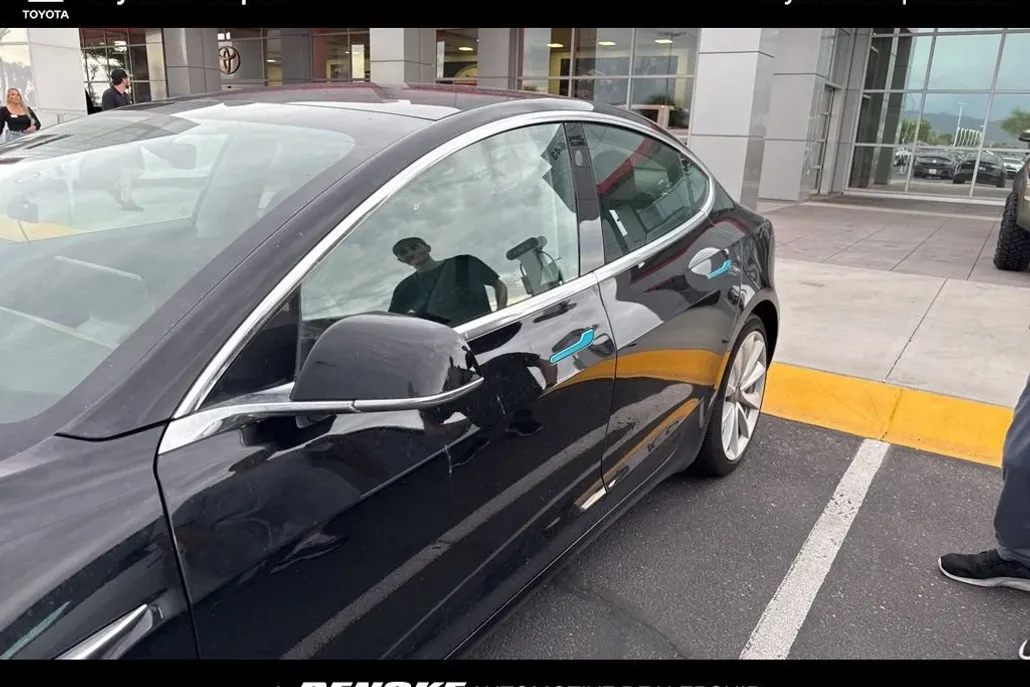 2018 Tesla Model 3 Long Range photo 1