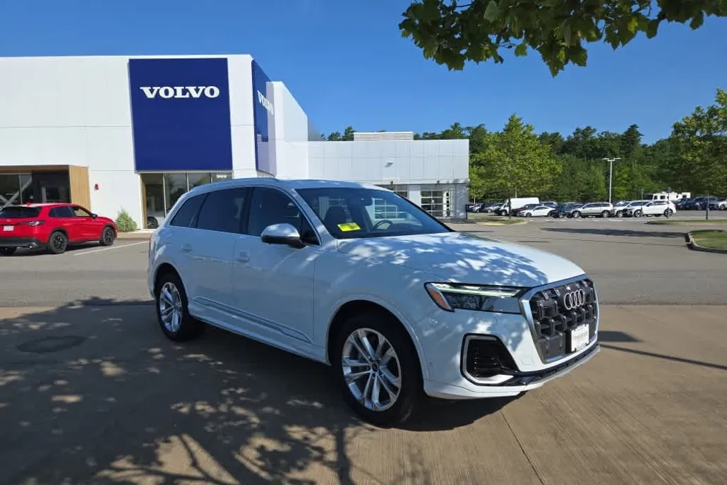 2025 Audi Q7 45 Premium photo 1