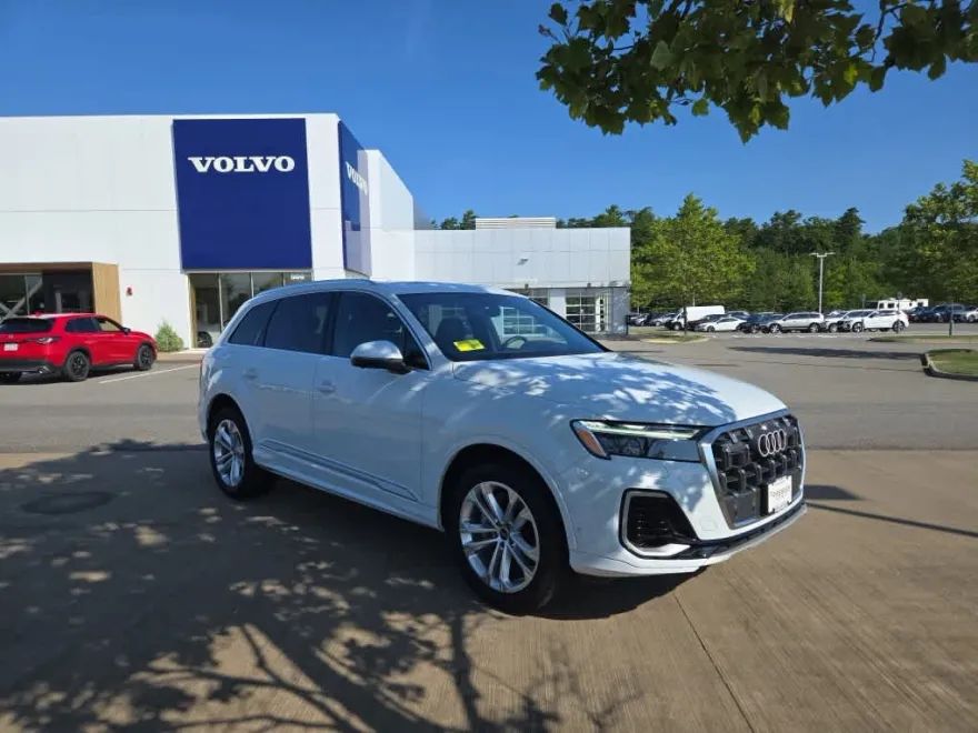 2025 Audi Q7 45 Premium photo 1