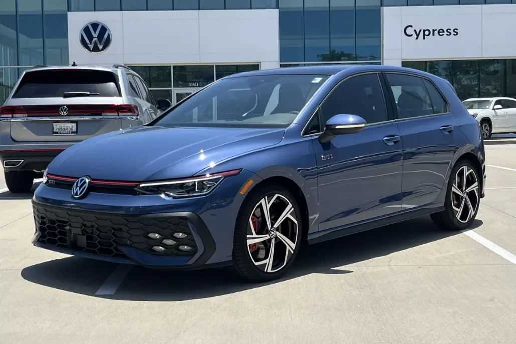 2025 Volkswagen Golf GTI SE photo 1