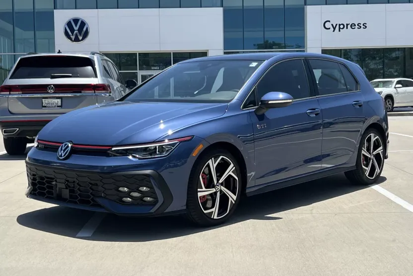 2025 Volkswagen Golf GTI SE photo 1