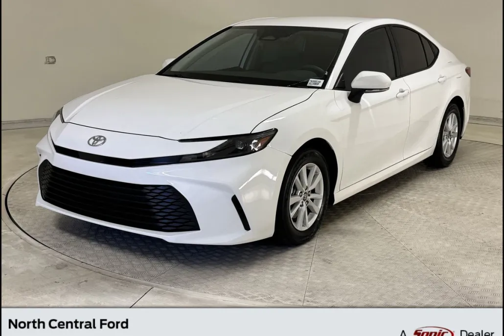 2025 Toyota Camry LE photo 1