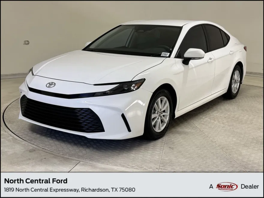 2025 Toyota Camry LE photo 1