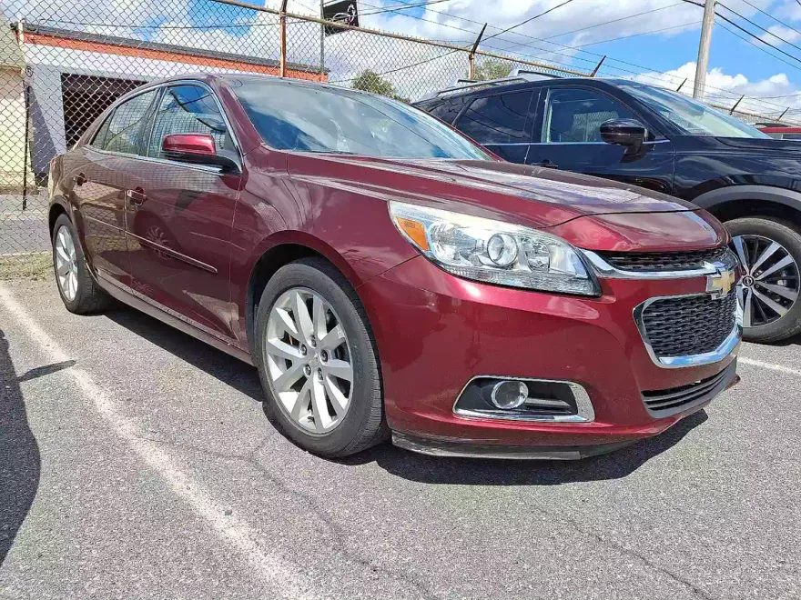 2015 Chevrolet Malibu 2LT photo 1