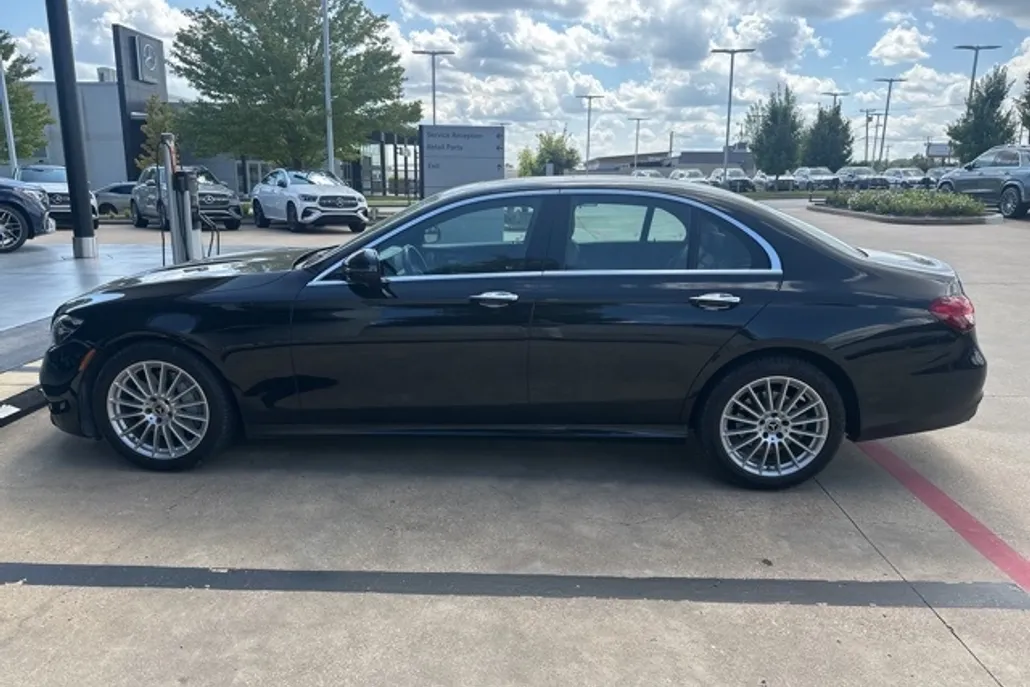 2022 Mercedes Benz E 350 photo 1