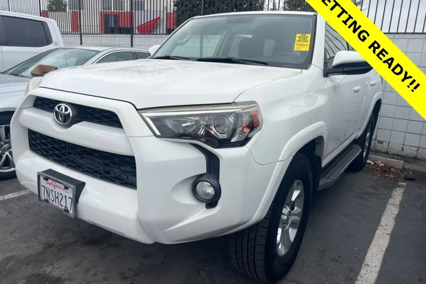 2016 Toyota 4Runner Limited photo 1