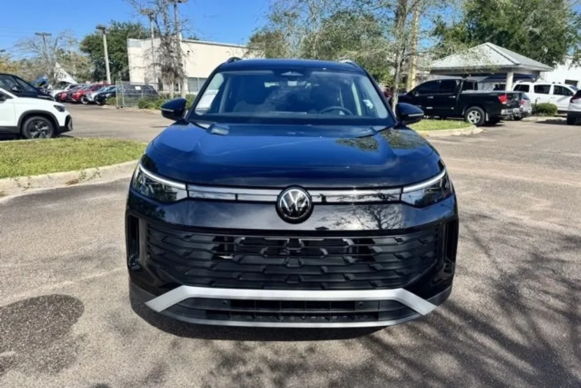 2025 Volkswagen Tiguan S photo 1
