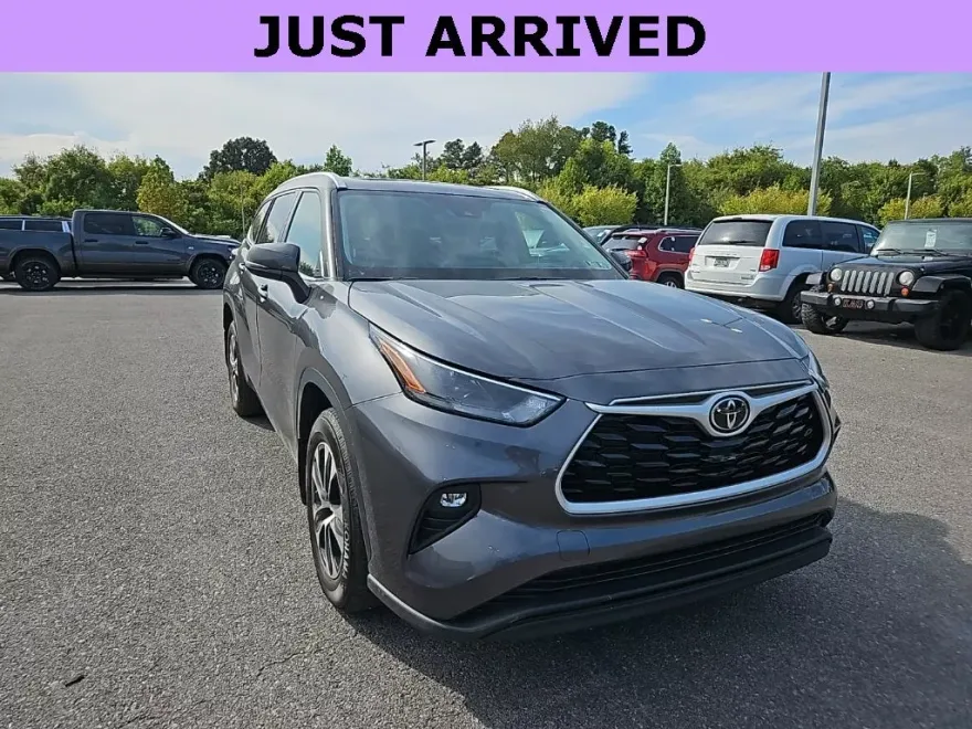 2023 Toyota Highlander XLE photo 1