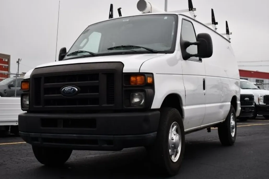 2010 Ford E-250 Cargo photo 1