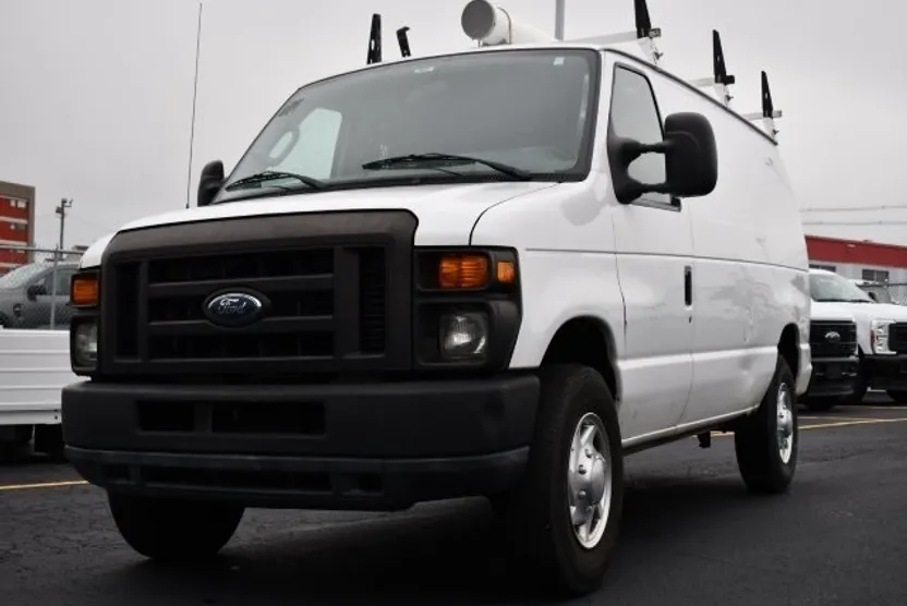 2010 Ford E-250 Cargo photo 1