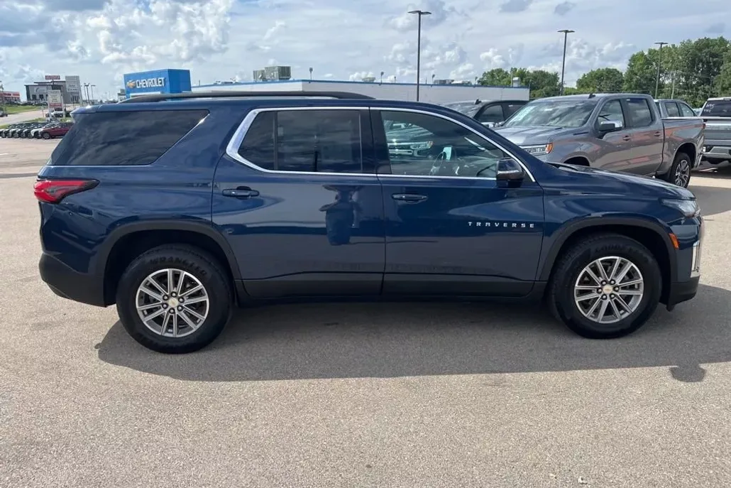 2022 Chevrolet Traverse Leather photo 1