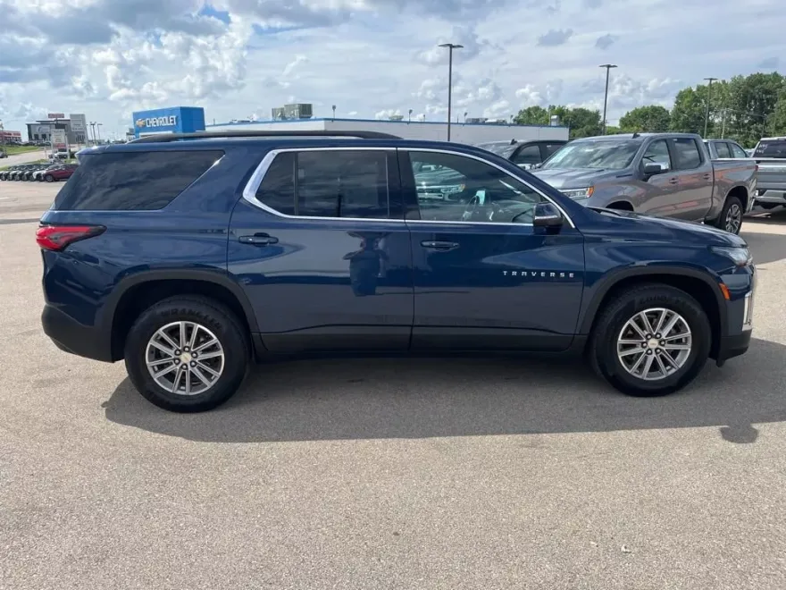 2022 Chevrolet Traverse Leather photo 1