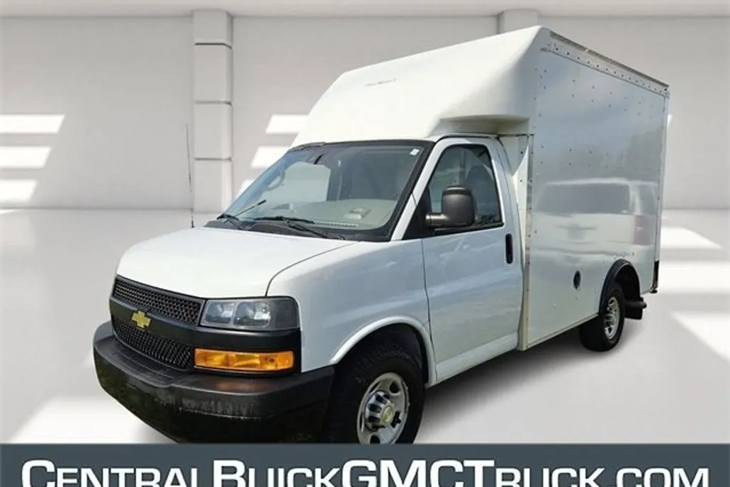 2021 Chevrolet Express Cutaway 3500 Base photo 1