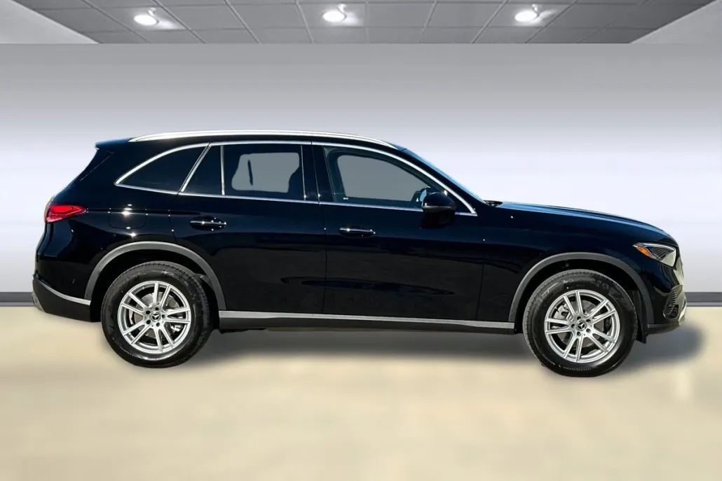 2025 Mercedes Benz GLC 300 4MATIC photo 1