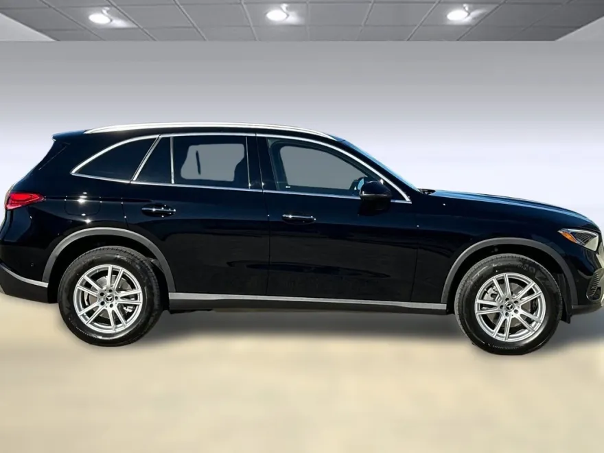 2025 Mercedes Benz GLC 300 4MATIC photo 1