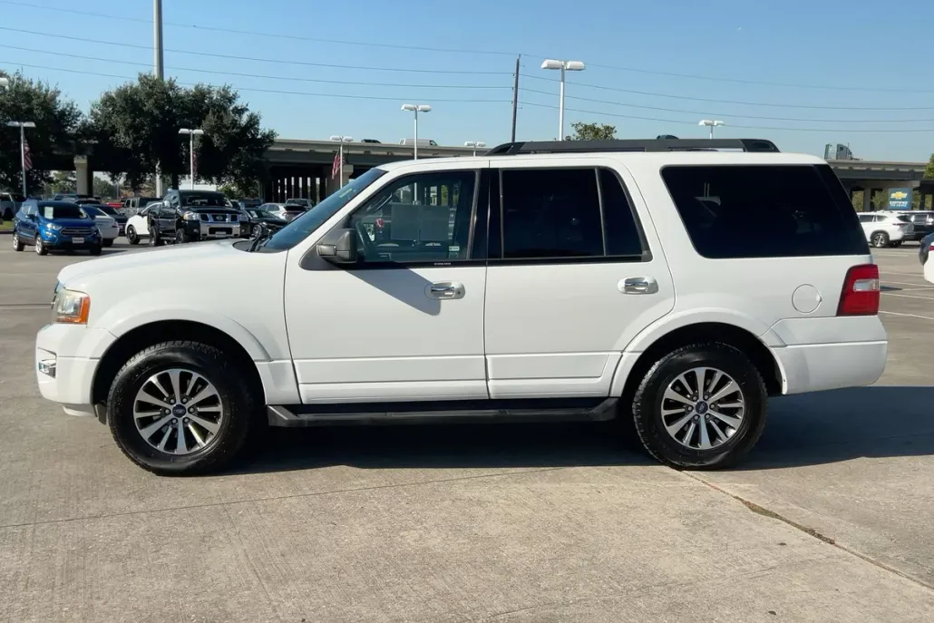 2017 Ford Expedition XLT photo 1