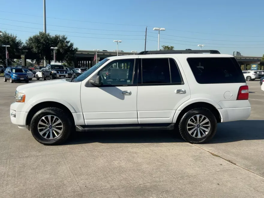 2017 Ford Expedition XLT photo 1