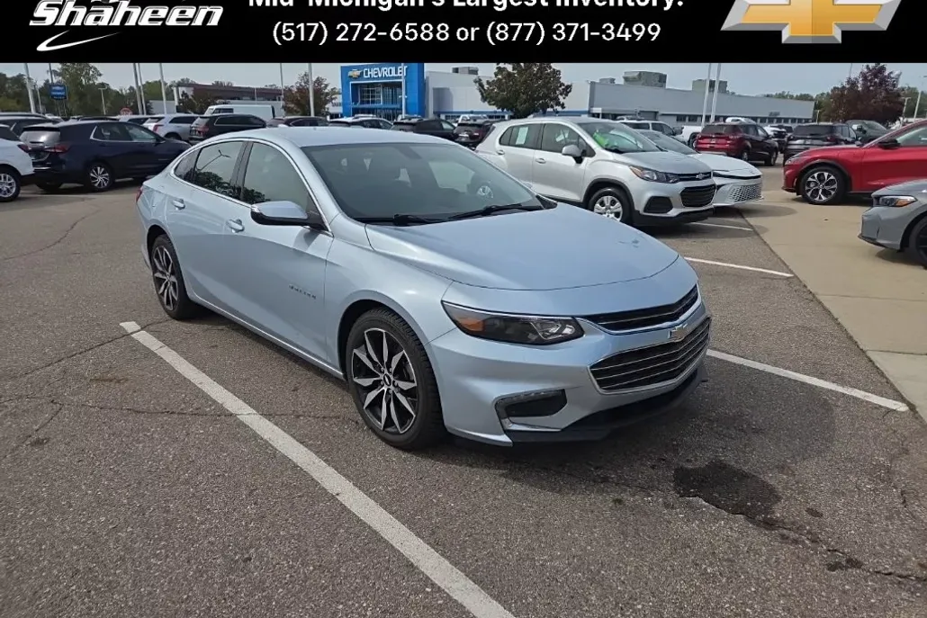 2017 Chevrolet Malibu 1LT photo 1