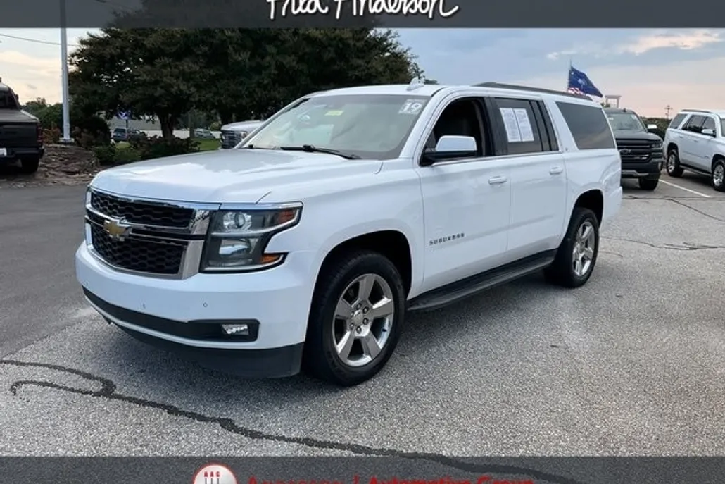 2019 Chevrolet Suburban LT photo 1
