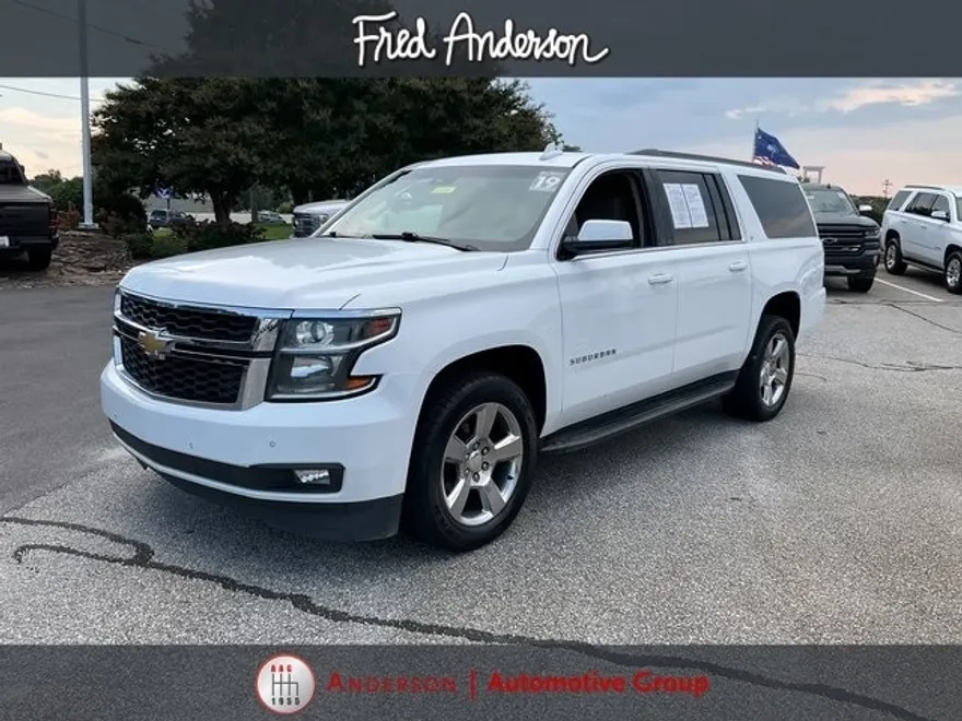 2019 Chevrolet Suburban LT photo 1