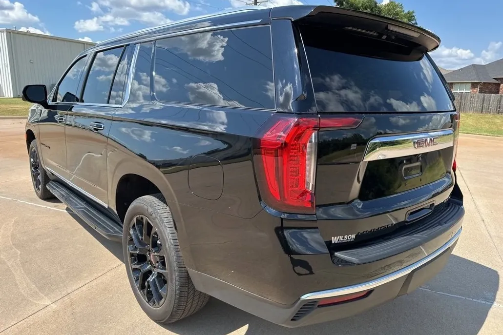 2023 Gmc Yukon XL SLT photo 1