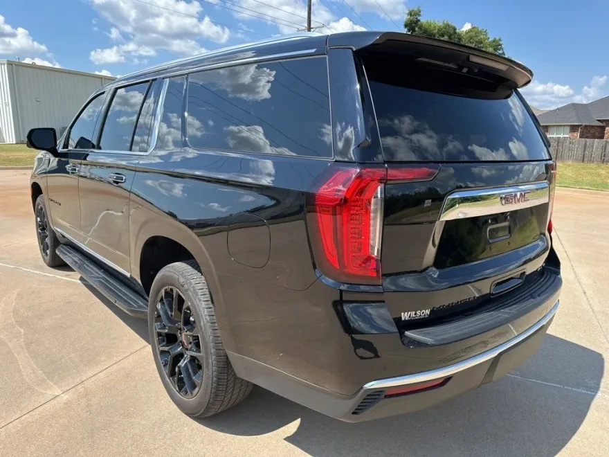 2023 Gmc Yukon XL SLT photo 1