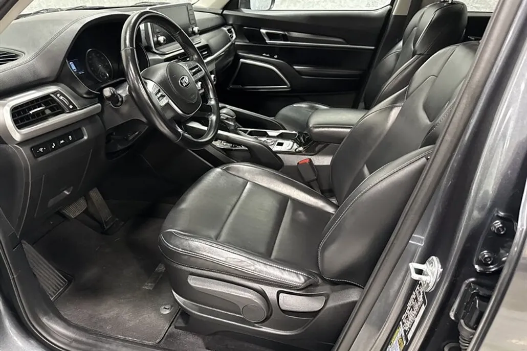 2020 Kia Telluride LX photo 1