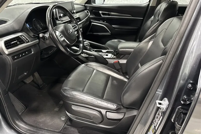 2020 Kia Telluride LX photo 1