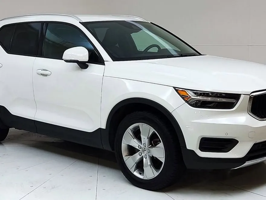 2020 Volvo XC40 Momentum photo 1