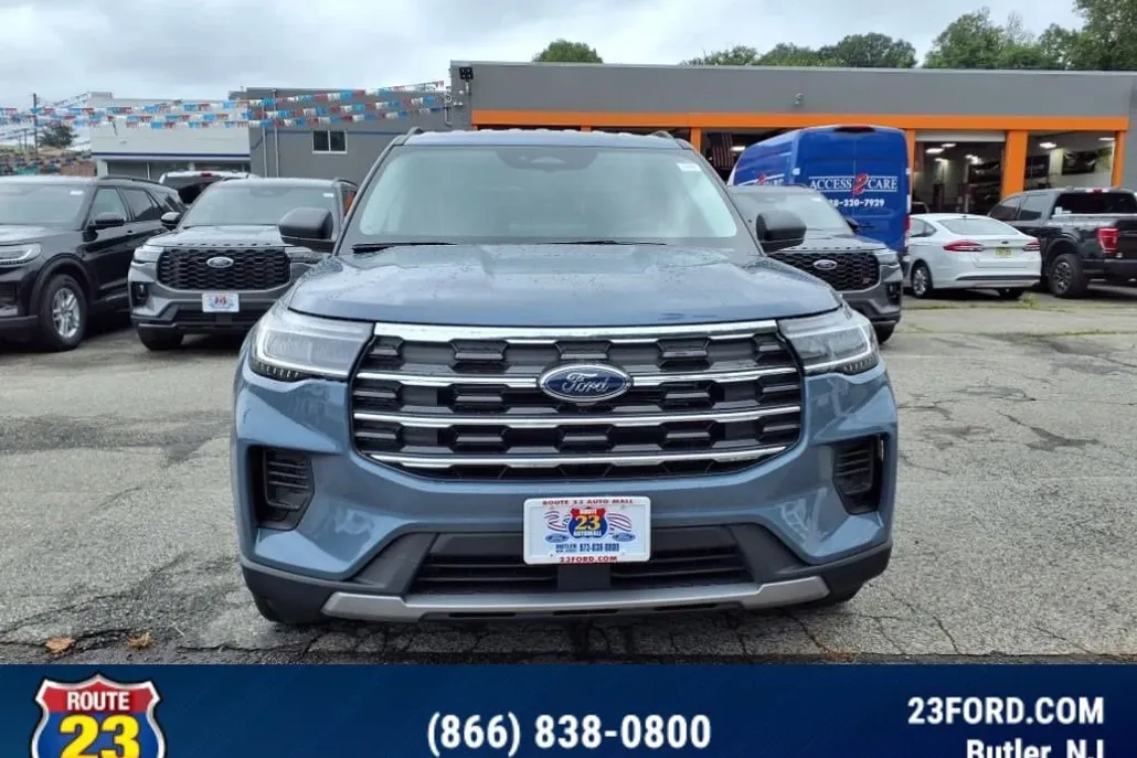 2025 Ford Explorer photo 1