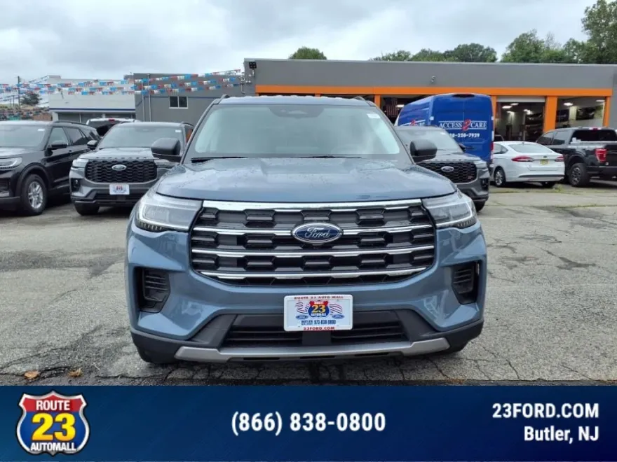 2025 Ford Explorer photo 1