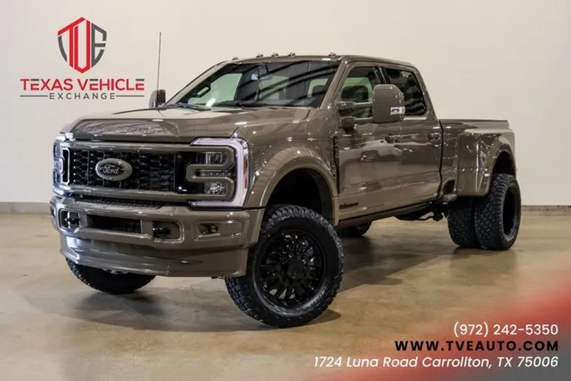 2026 Ford F-450 Lariat photo 1