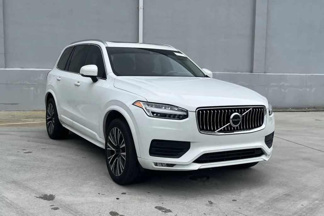 2022 Volvo XC90 T5 Momentum photo 1