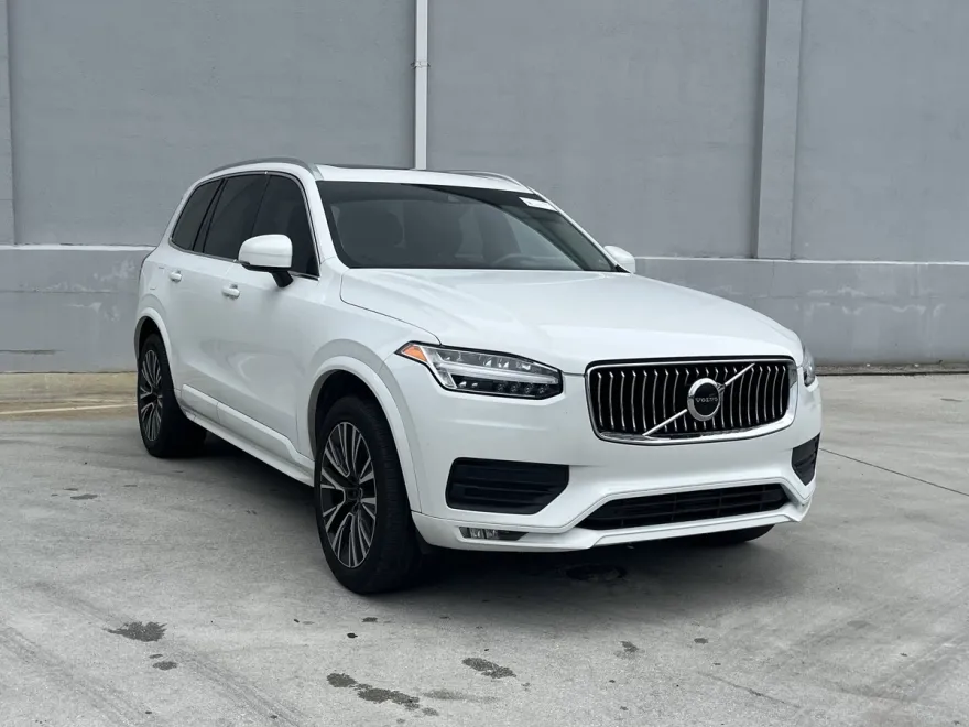 2022 Volvo XC90 T5 Momentum photo 1