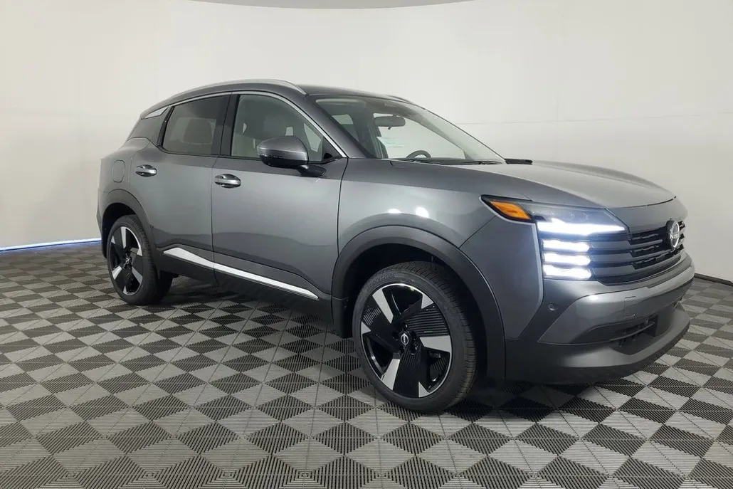 2025 Nissan Kicks SR photo 1