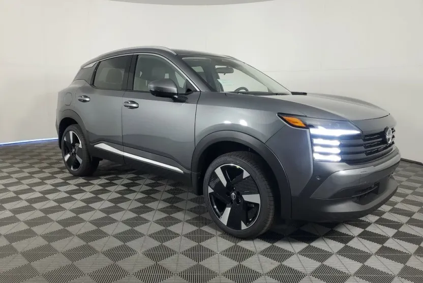 2025 Nissan Kicks SR photo 1