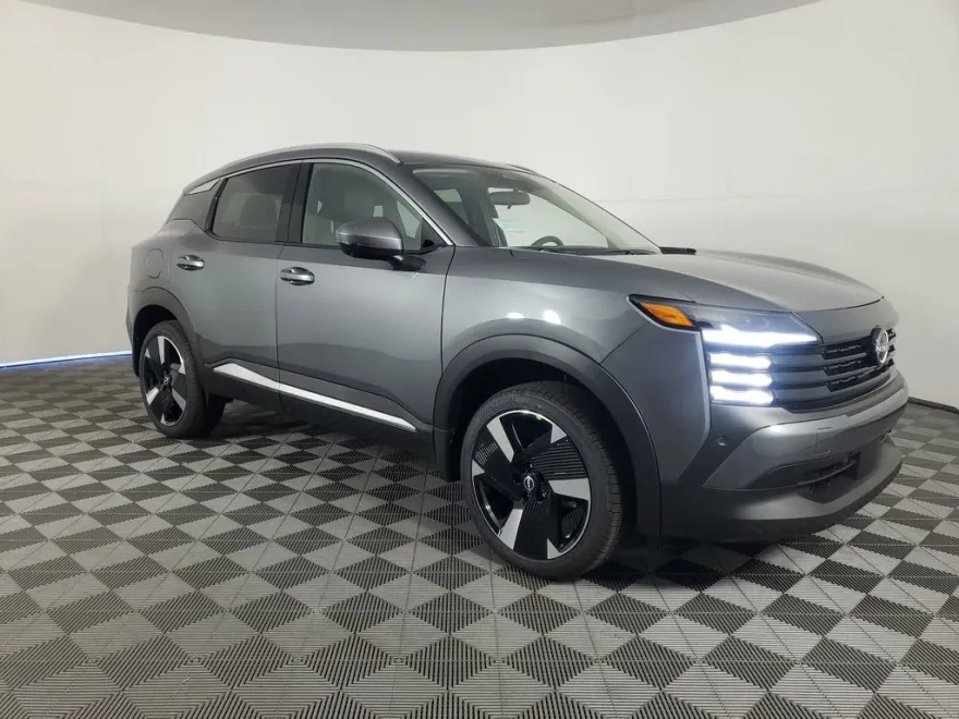 2025 Nissan Kicks SR photo 1